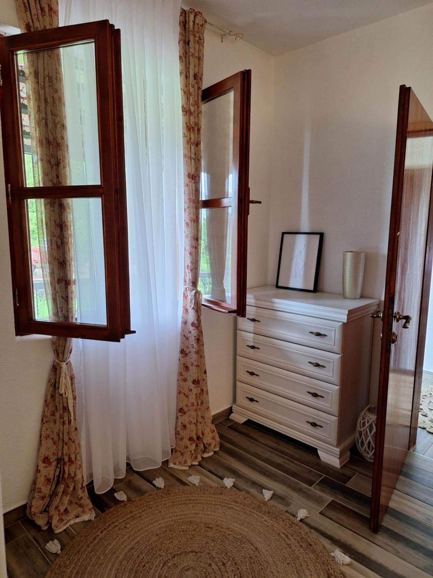 Banjo Rustic House Lake View Вирпазар Екстериор снимка